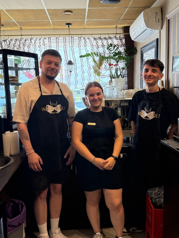 Uczniowie odbywający staż w kawiarni