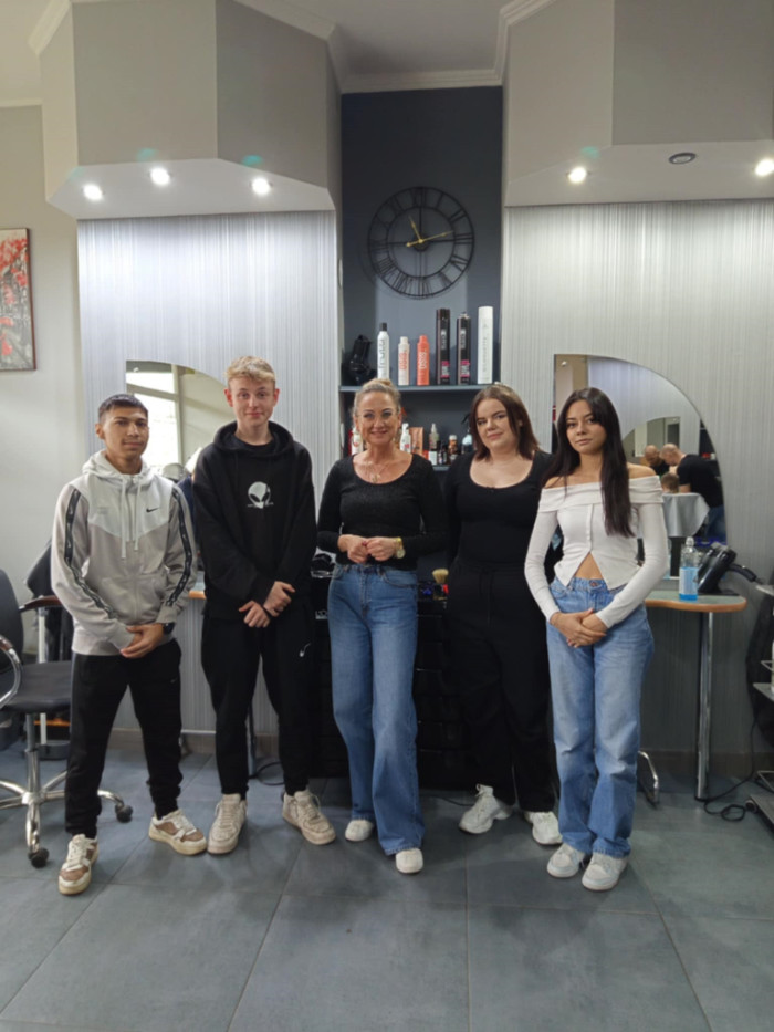 Wspólne zdjęcie w jednym z salonów fryzjerskich