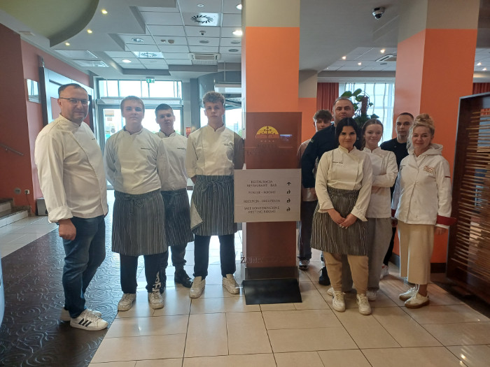 Praktykanci w hotelu Tęczowy Młyn