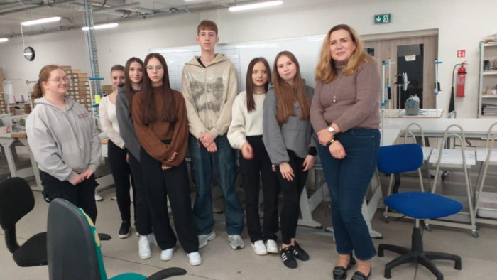 Stażyści i pracownica firmy Wojdak