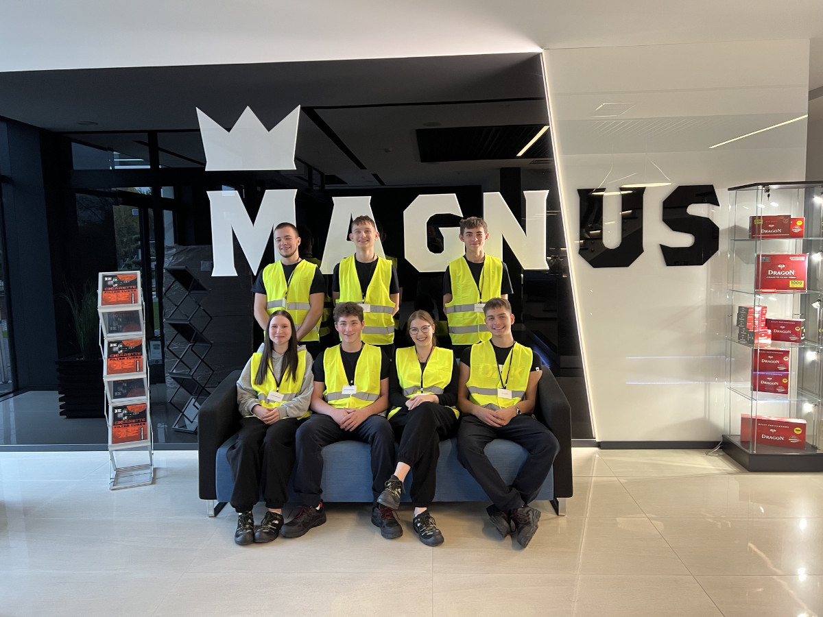Praktykanci w siedzibie firmy Magnus