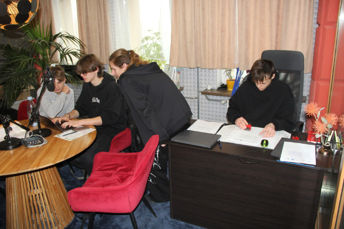 Praktykanci w biurze