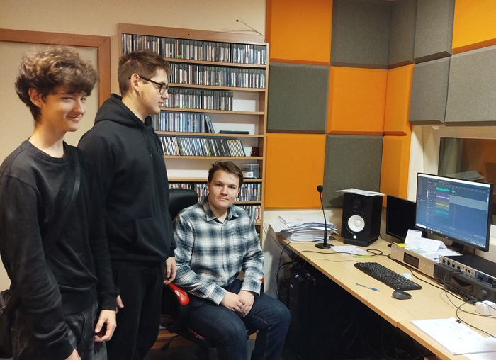 Praktykanci w studiu nagrań