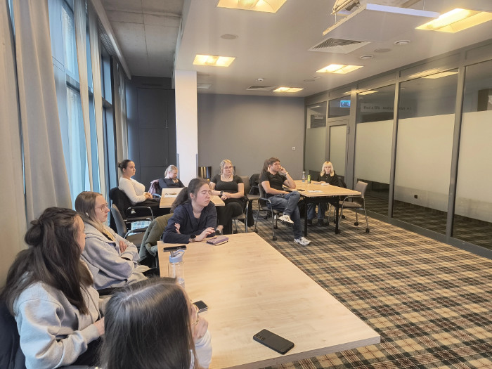 Uczniowie uczestniczący w spotkaniu