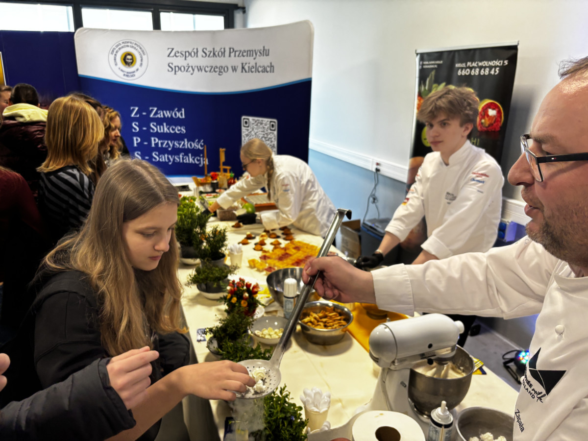 Degustacja potraw przygotowanych przez uczniów ZSPS w Kielcach